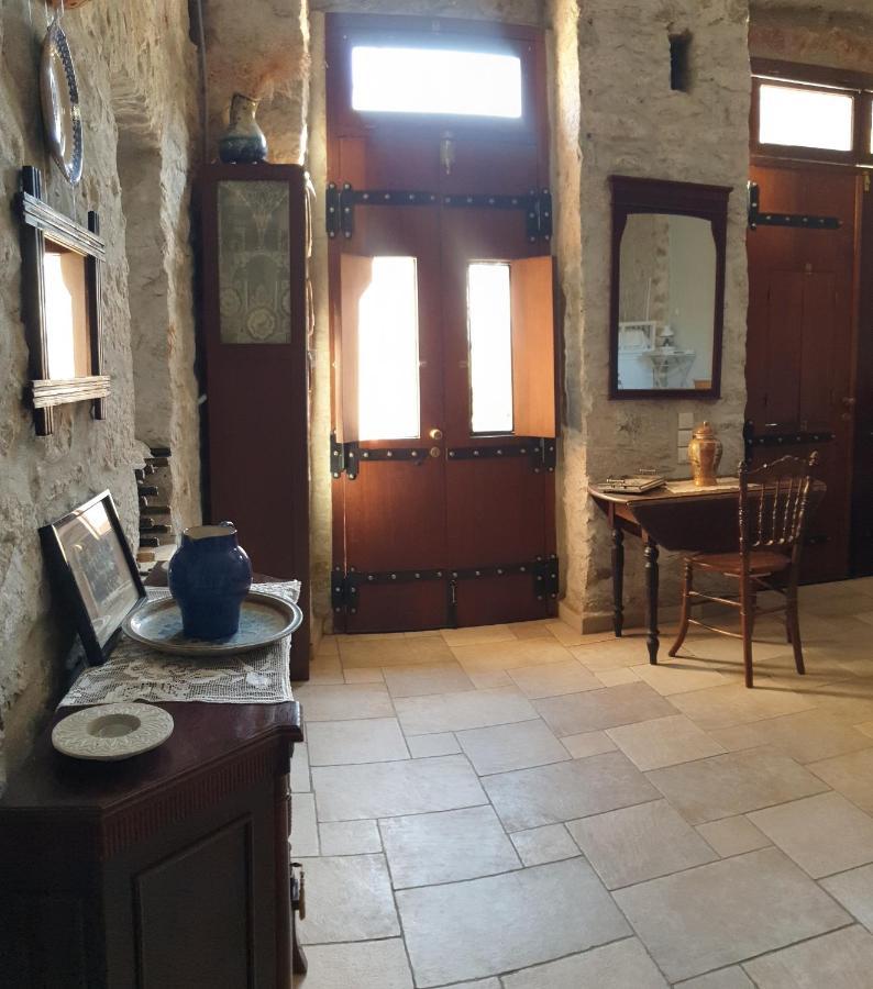 Traditional Seafront Apartment Сими Екстериор снимка