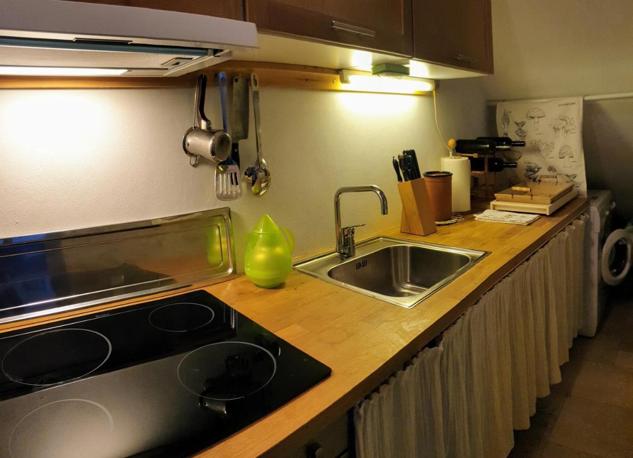 Traditional Seafront Apartment Сими Екстериор снимка